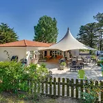 Awesome In With Heated Swimming Pool Feriehus *